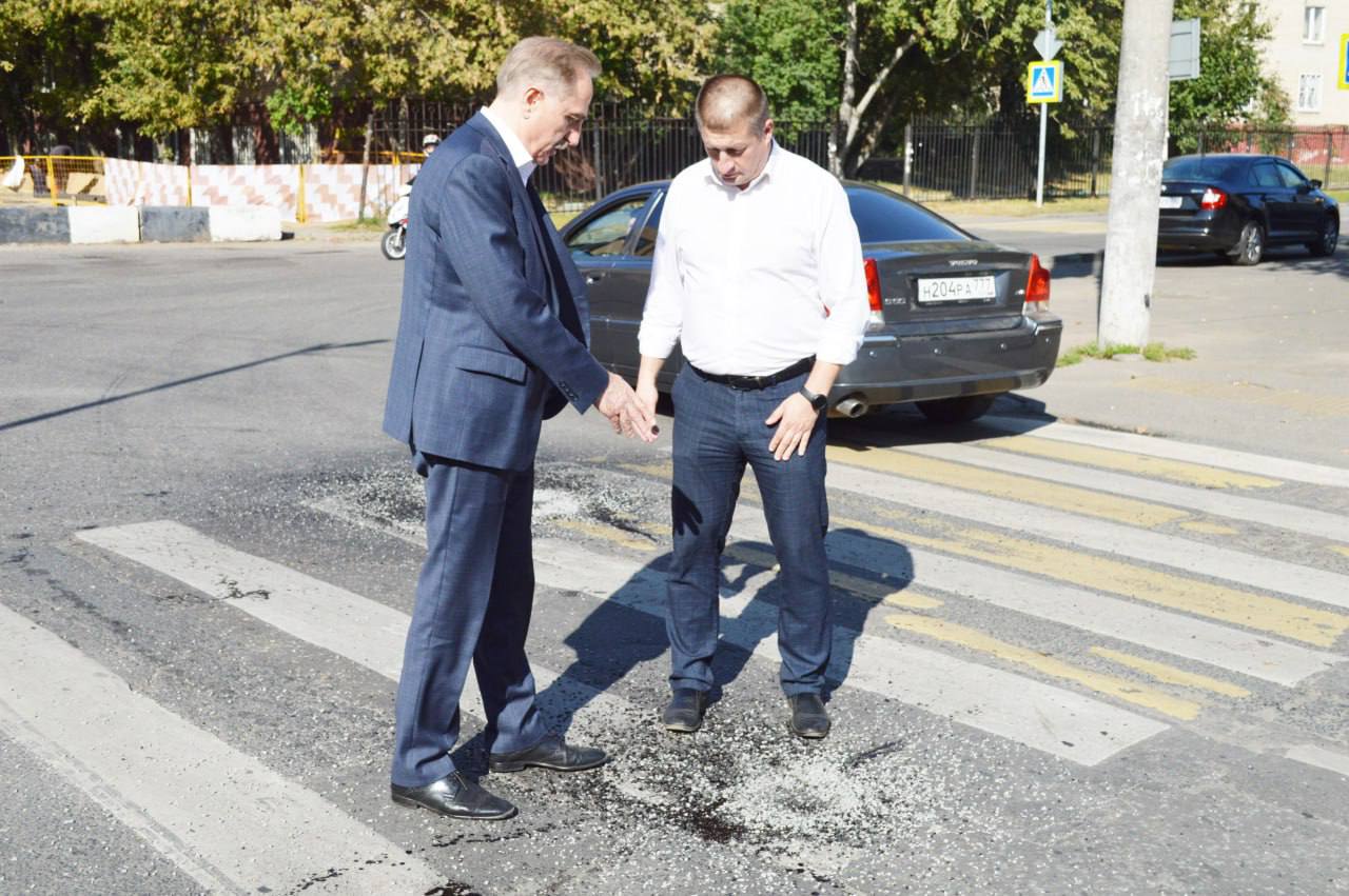 Владимир Ружицкий проверил проведение ямочного ремонта в Люберцах |  Администрация городского округа Люберцы Московской области